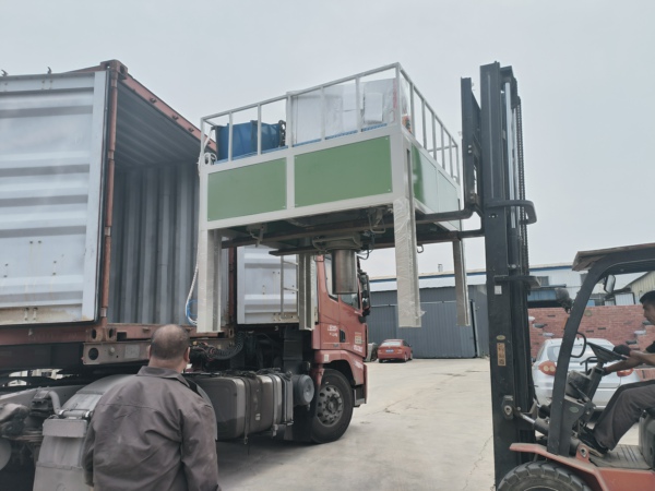 河南新密用戶訂購的顆粒包裝機(jī)發(fā)貨現(xiàn)場（圖）